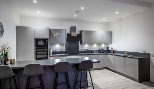 Deluxe Two-Bedroom Apartment with Garden View