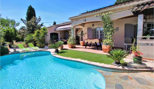 Three-Bedroom Holiday Home 