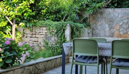 Apartment with Garden View