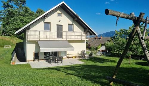 Apartment with Mountain View