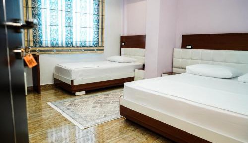 Deluxe Double Room (2 Adults + 1 Child)