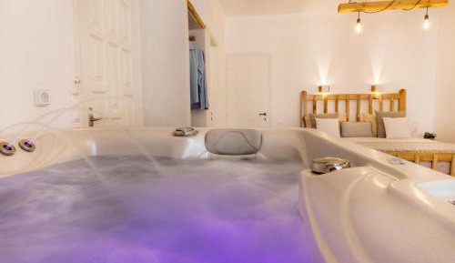 Suite with Hot Tub