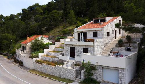 Four bedroom holiday home 