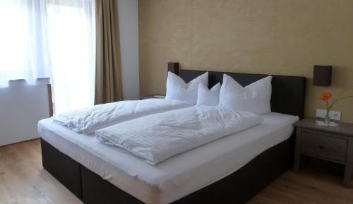 One-Bedroom Apartment with Terrace