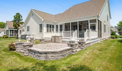 Six Bedroom Holiday Home