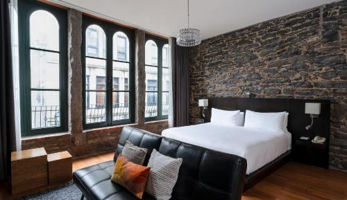 Deluxe King Suite