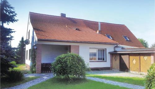 Three-Bedroom Holiday Home 