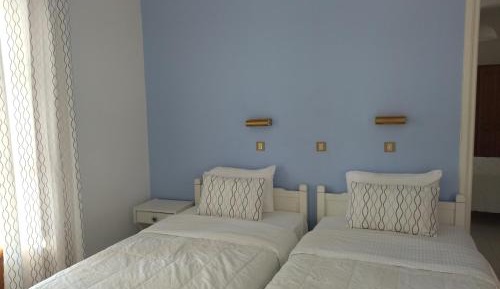 Connecting Studios with Garden View