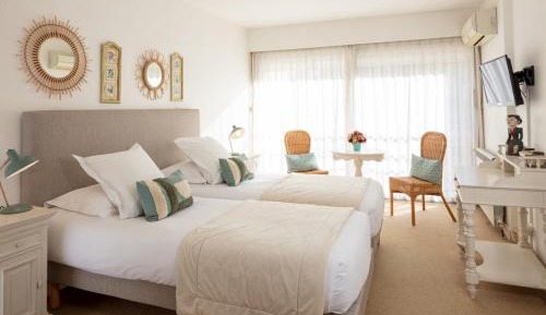 Twin Room with Private Bathroom