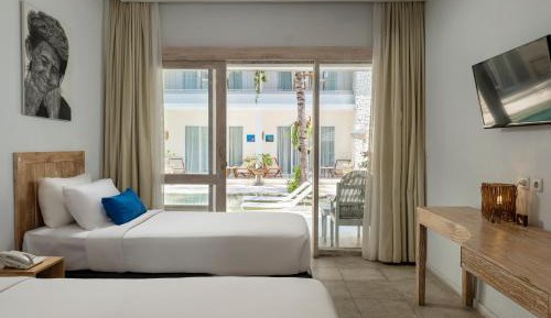 Deluxe Room With Pool Access