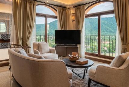 Corner Suites