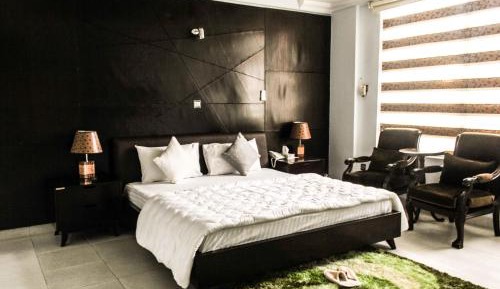 Deluxe Double Room (2 Adults + 1 Child)