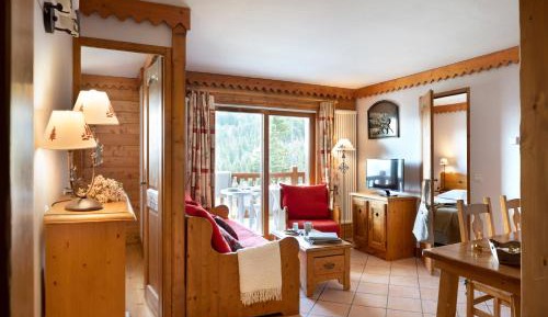 Three-Bedroom Apartment with Balcony (8 People)