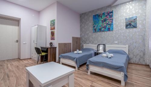 10-Bed Mixed Dormitory Room