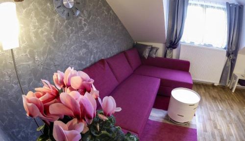 Deluxe Queen Studio 