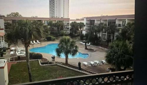 Apartment with Pool View 