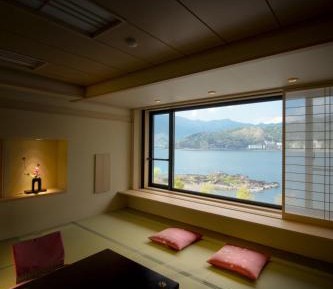 Japanese-Style Large Standard Room with Lake View