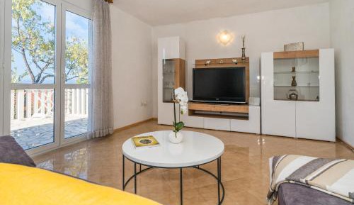 Two-Bedroom Apartment with Terrace and Sea View