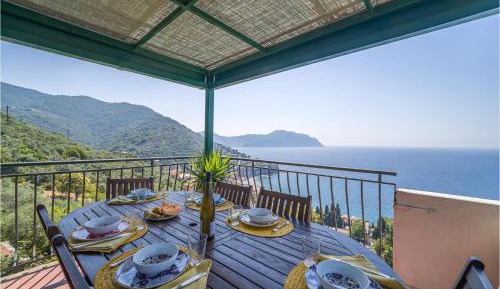 Three-Bedroom Holiday Home 