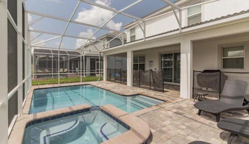 Eight-Bedroom Holiday Home