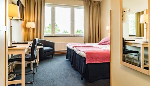 Double or Twin Room with Partial Sea View