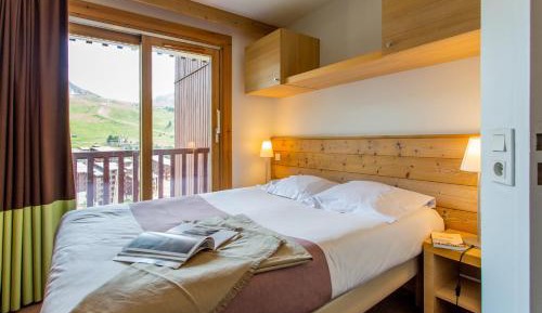 One-Bedroom Apartment with Sleeping Alcove (6 People)