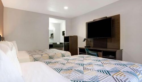 Deluxe Queen Room with Two Queen Beds