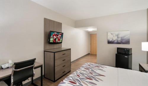 Deluxe Room with One Queen Bed Disability Access Non-Smoking