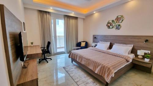 King Room with Balcony