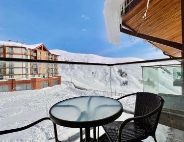 Studio with Mountain View