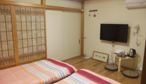 Japanese-Style Twin Room with Share Bathroom