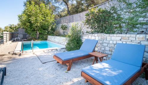 Villa with Garden View