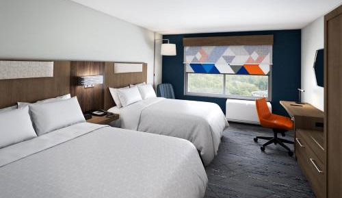 Standard Queen Room with Two Queen Beds and City View