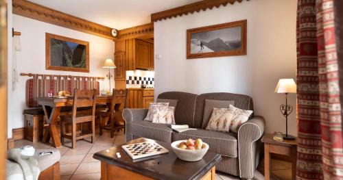 One-Bedroom Apartment with Sleeping Alcove (6 People)