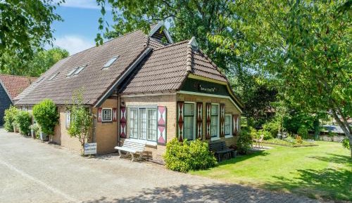 Three-Bedroom Holiday Home 
