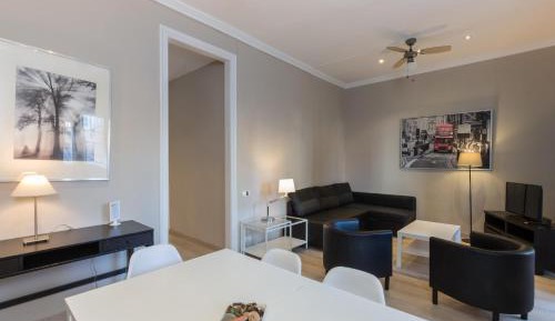 Three-Bedroom Apartment B - Aragó 423 