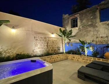 Deluxe Suite with Spa Bath
