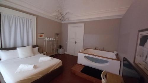 Suite with Spa Bath
