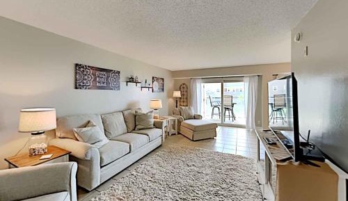 One-Bedroom Apartment with Ocean View