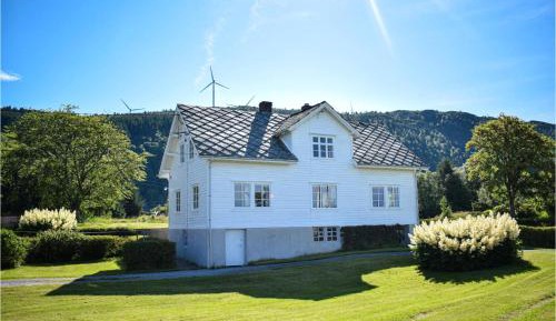 Five-Bedroom Holiday Home