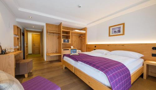 Chalet Double Room with Balcony and Matterhorn View