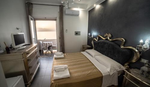 Double Room with Balcony and Sea View