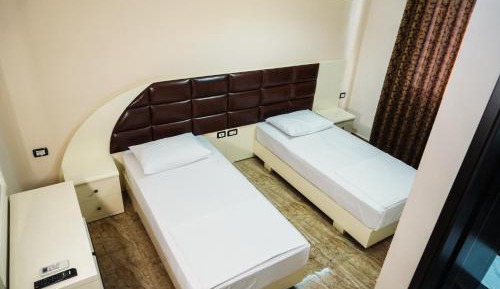 Deluxe Double Room (1 adult + 1 child)