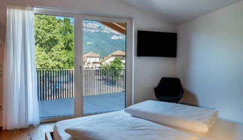 Superior One-Bedroom Apartment with Balcony