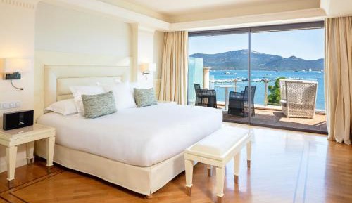 Deluxe Suite with Sea View