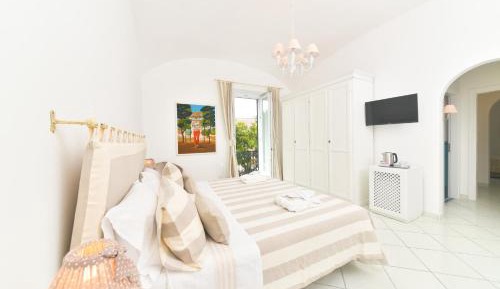 Deluxe Queen Room