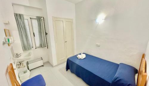 Standard Single Room with Shared Bathroom