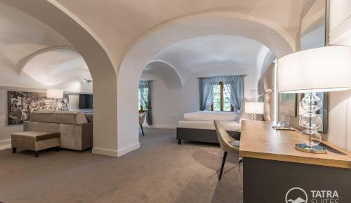 Deluxe Queen Suite