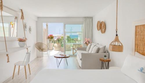 Deluxe Suite with Sea View