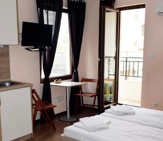 Deluxe Studio